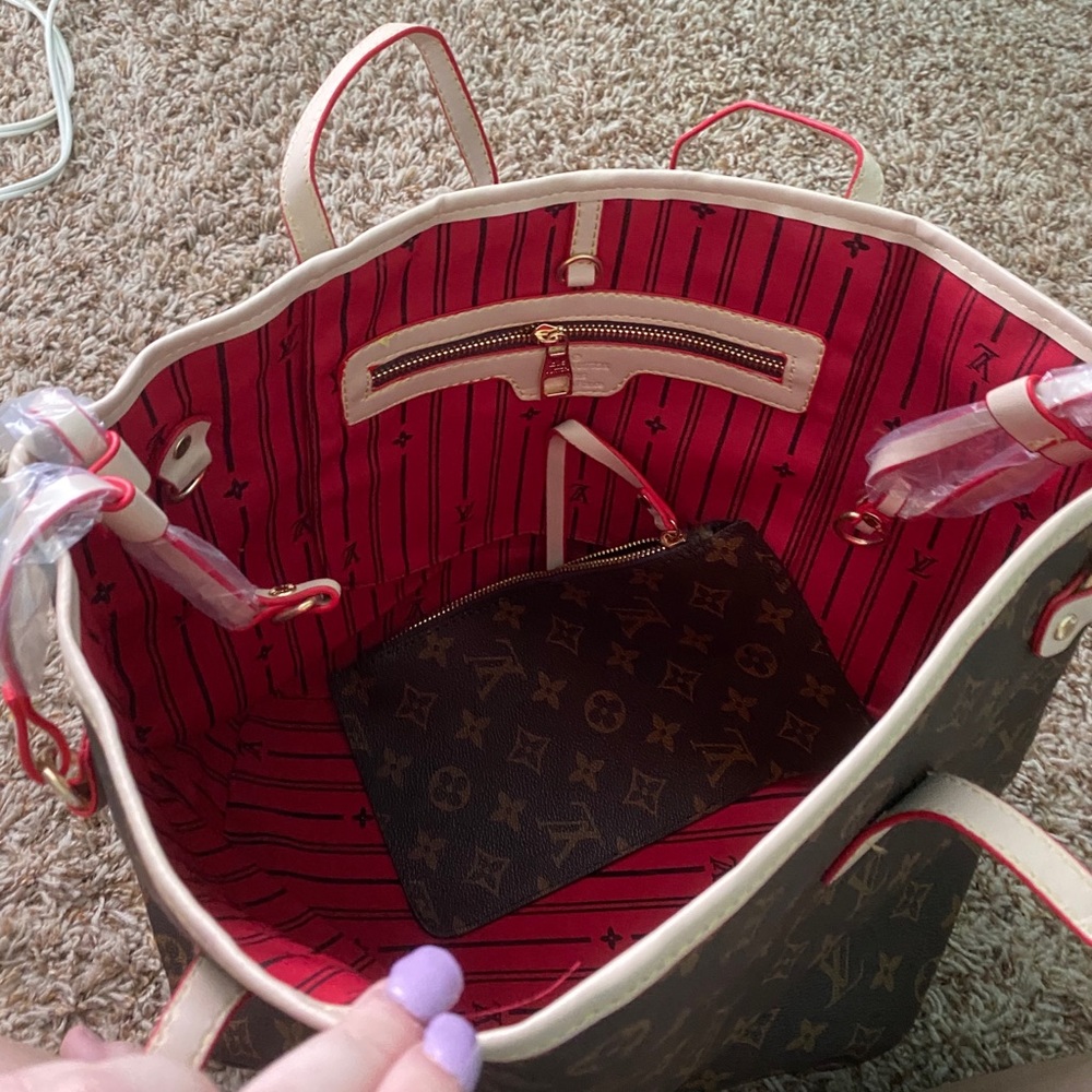 Purse - Picture 2 of 2